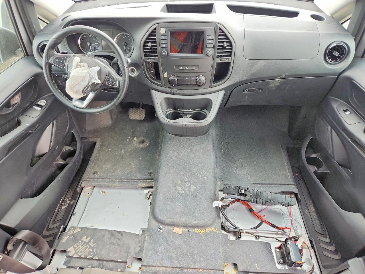 MERCEDES-BENZ METRIS 2023 — 9