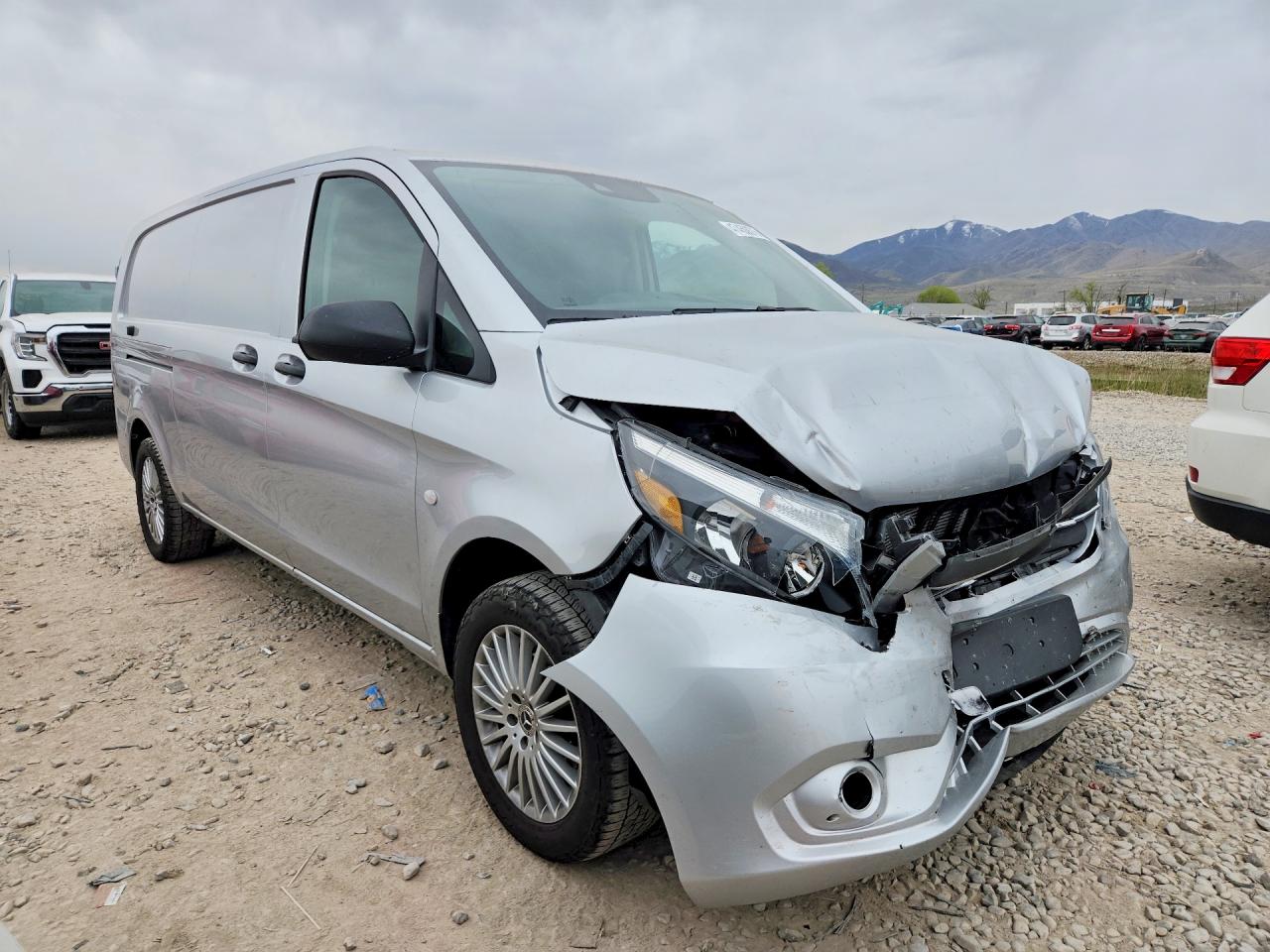 MERCEDES-BENZ METRIS 2023 — 5