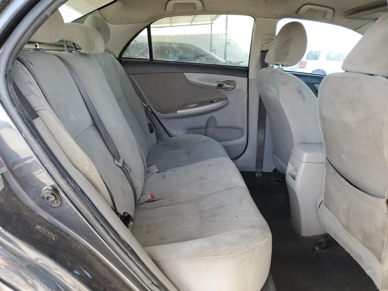 TOYOTA COROLLA 2011 — 11