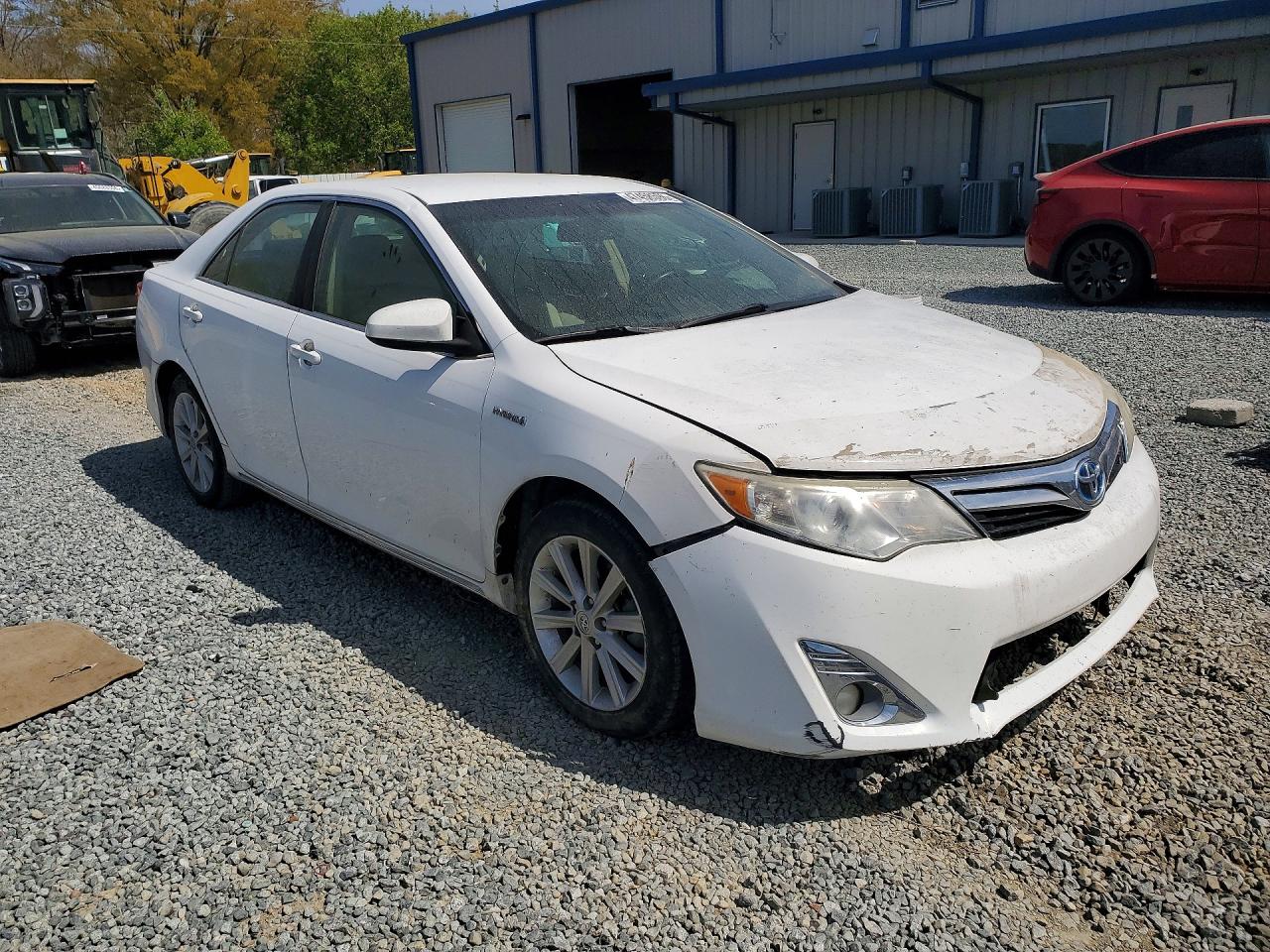 TOYOTA CAMRY HYBRID 2014 — 5