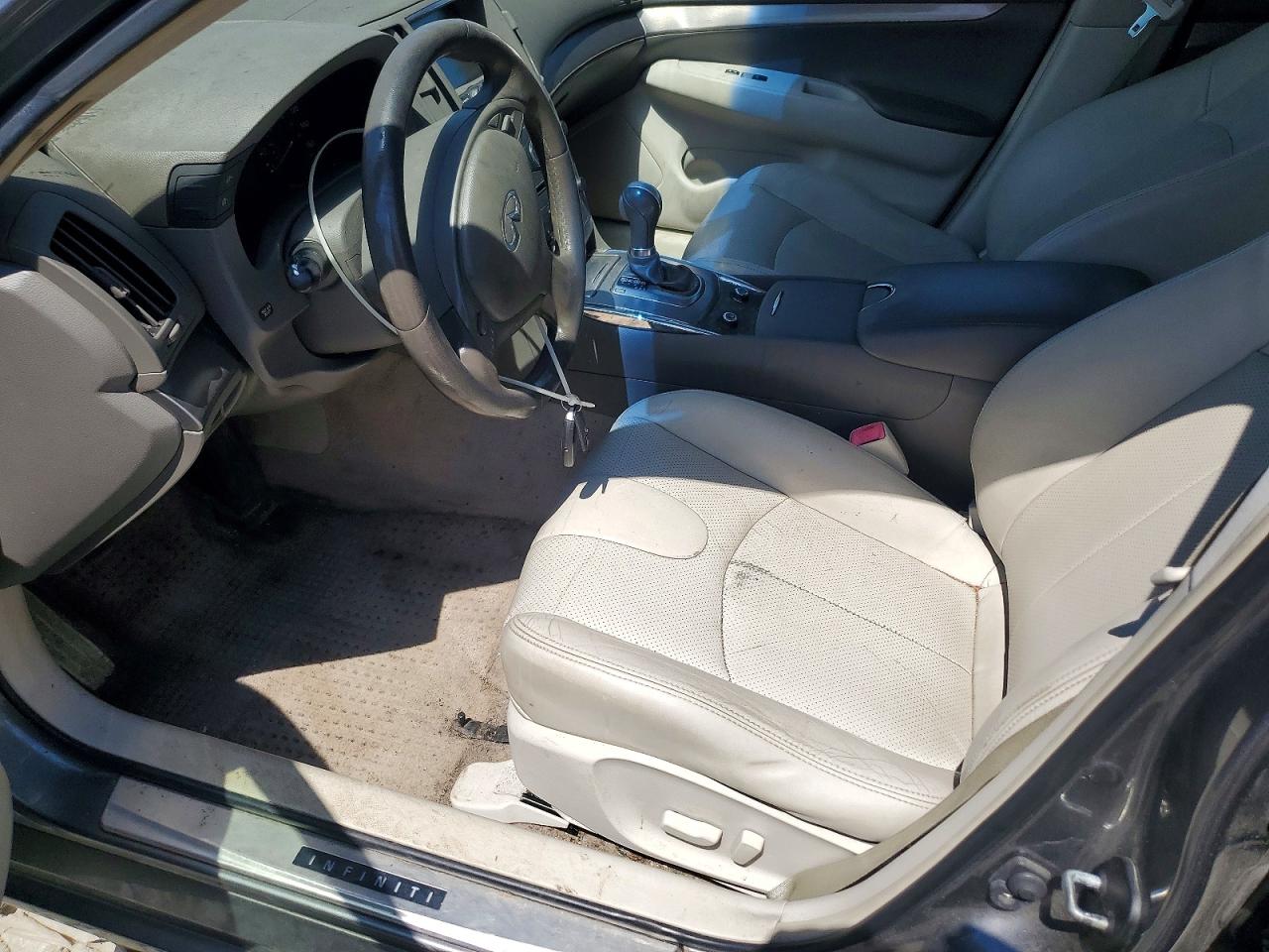 INFINITI Q40 2015 — 8