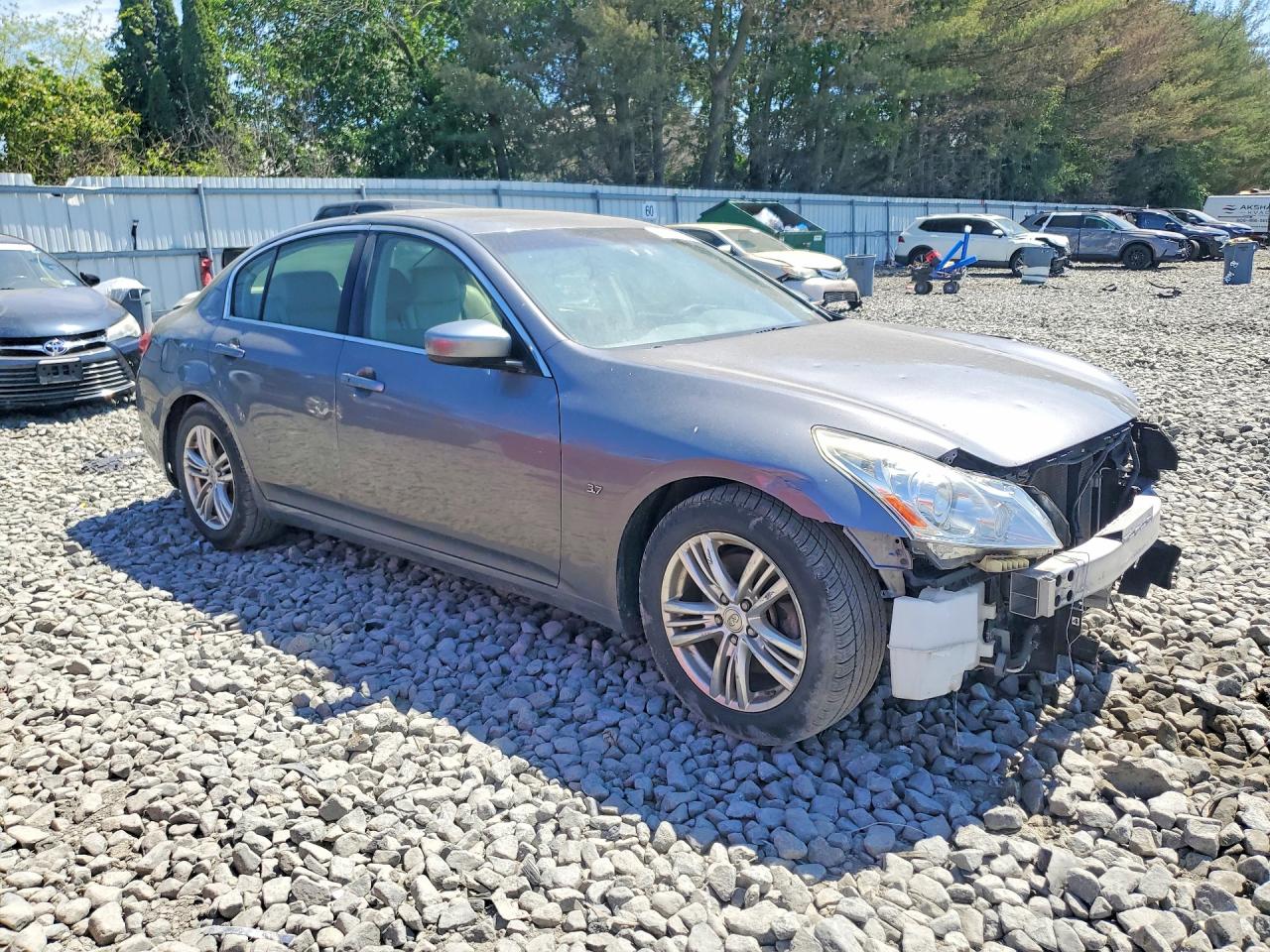 INFINITI Q40 2015 — 5