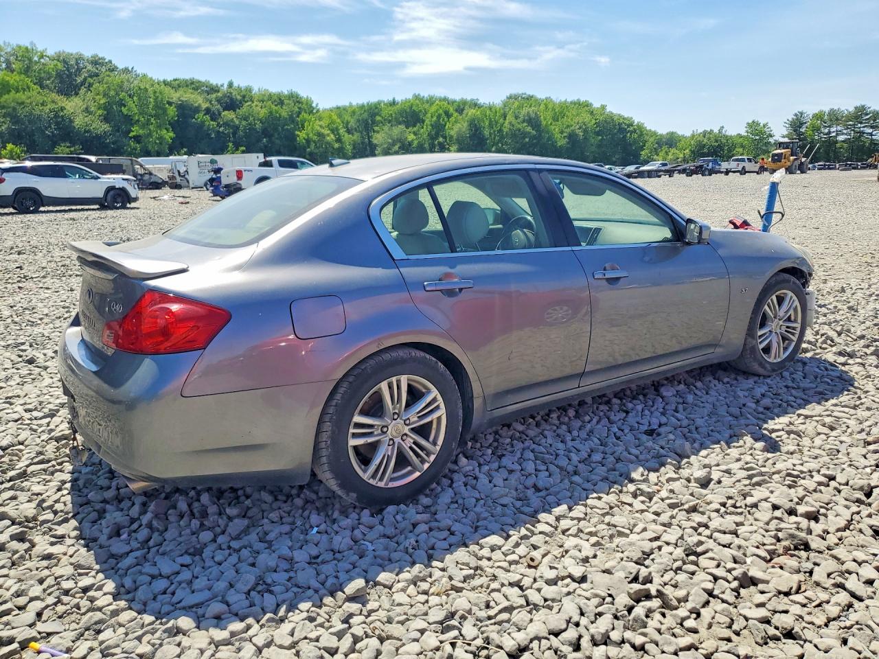 INFINITI Q40 2015 — 4