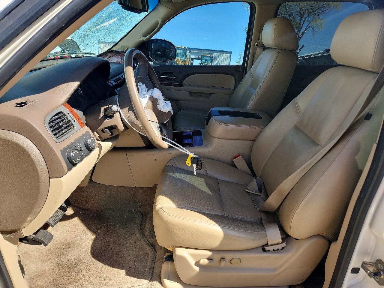 CHEVROLET SUBURBAN 2011 — 8