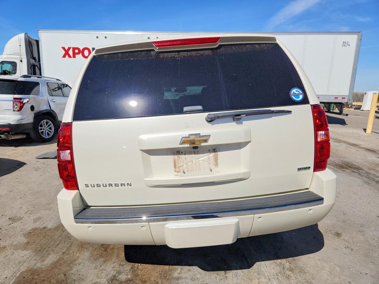 CHEVROLET SUBURBAN 2011 — 7