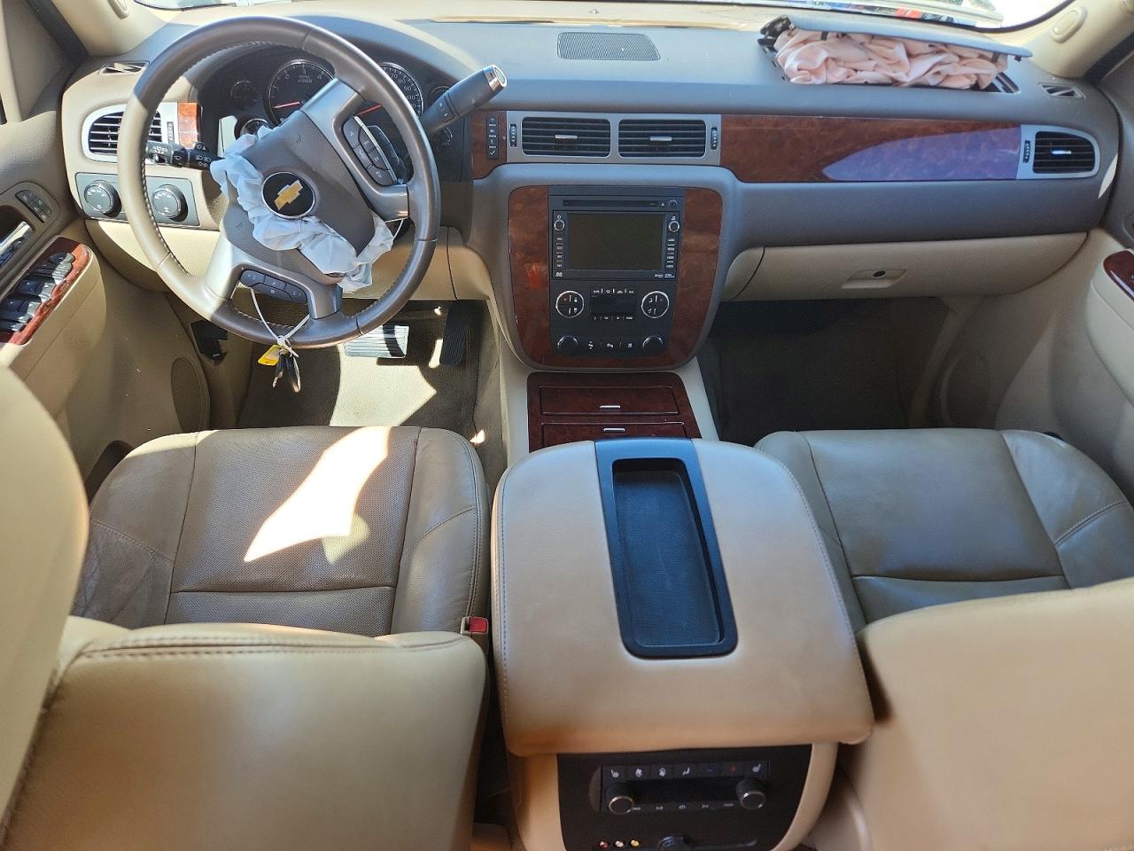 CHEVROLET SUBURBAN 2011 — 9