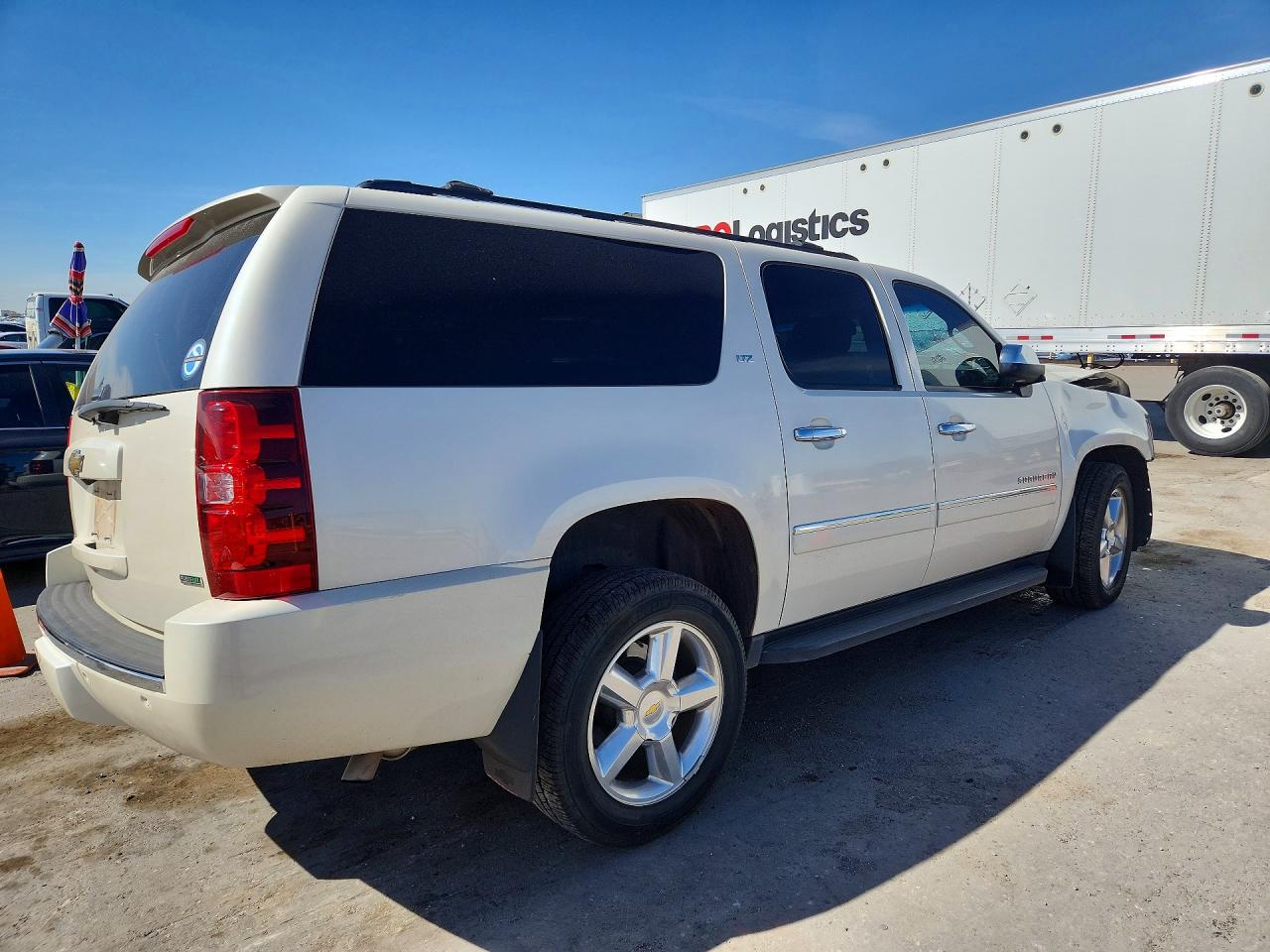 CHEVROLET SUBURBAN 2011 — 4