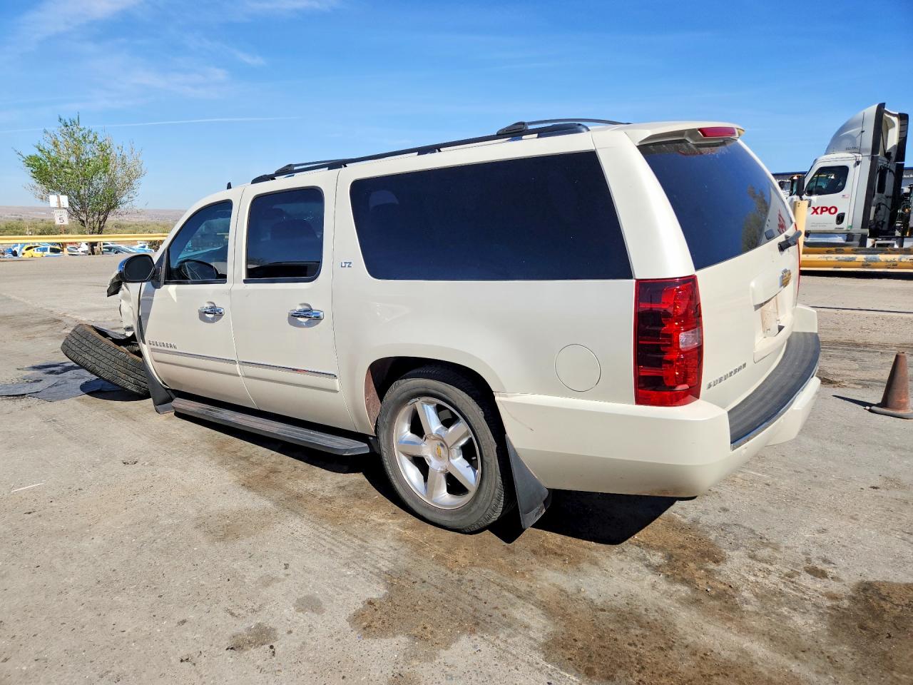 CHEVROLET SUBURBAN 2011 — 3