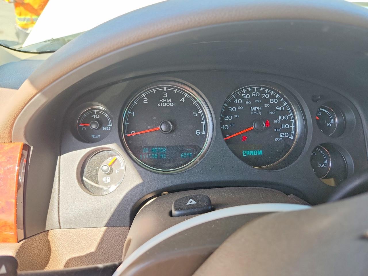 CHEVROLET SUBURBAN 2011 — 10
