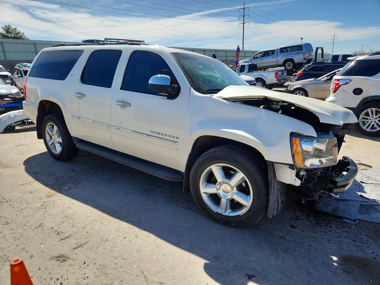 CHEVROLET SUBURBAN 2011 — 5