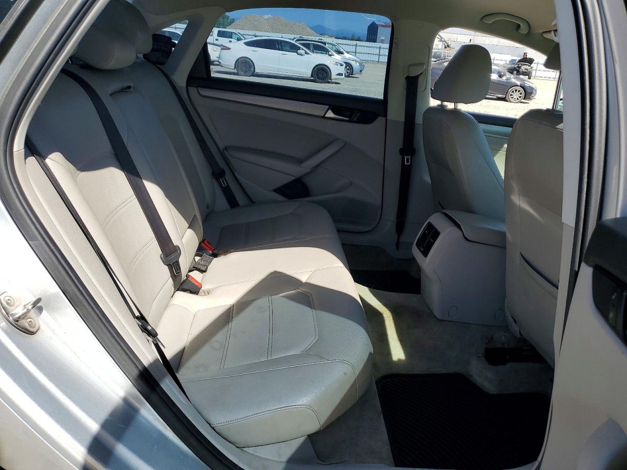 VOLKSWAGEN PASSAT 2015 — 11
