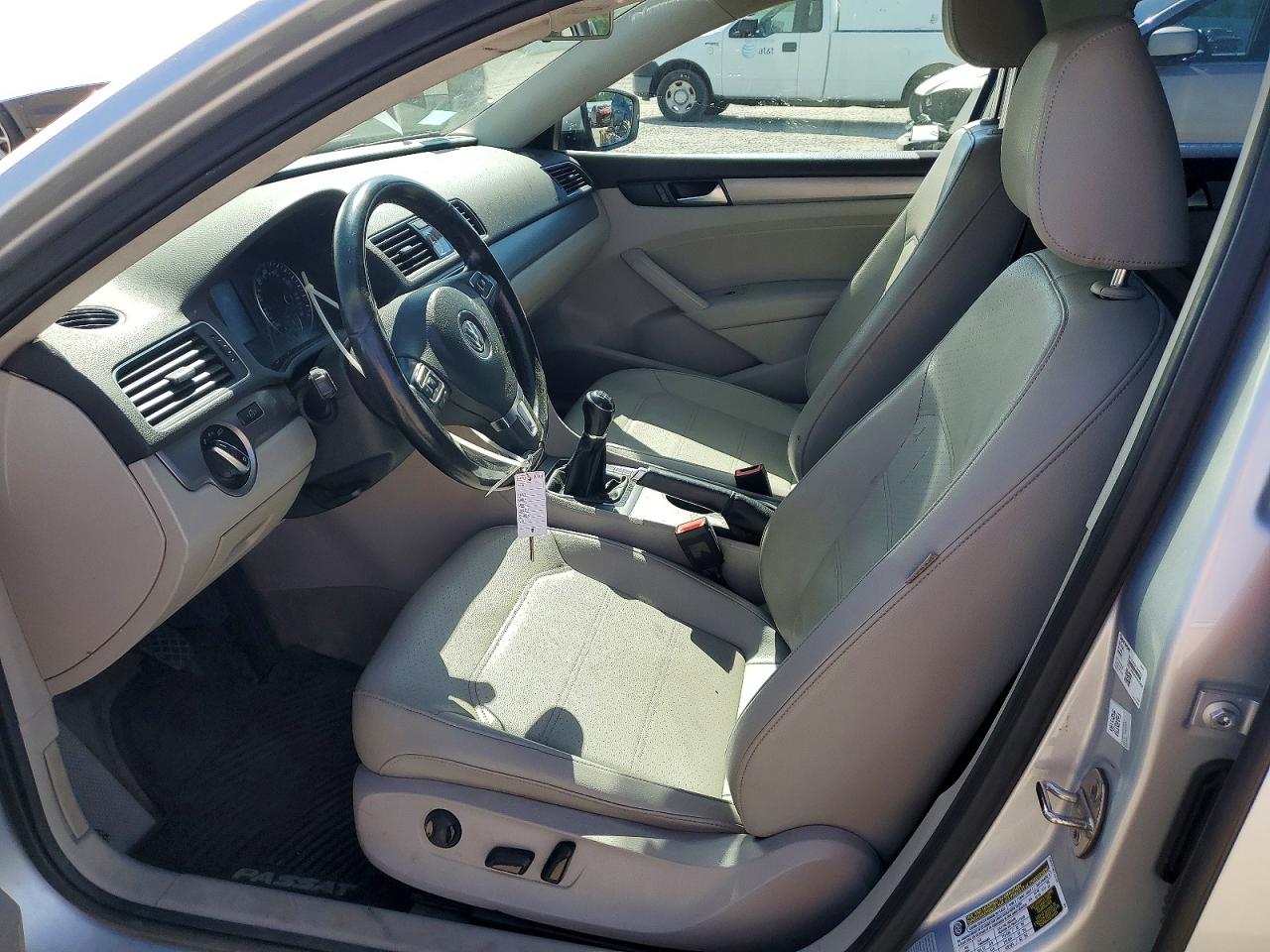 VOLKSWAGEN PASSAT 2015 — 8