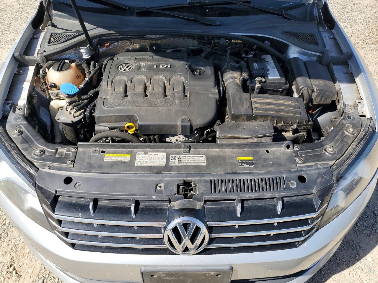 VOLKSWAGEN PASSAT 2015 — 12