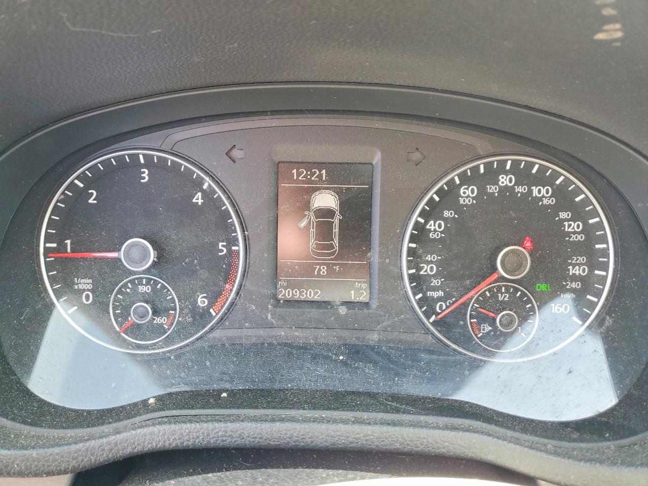 VOLKSWAGEN PASSAT 2015 — 10