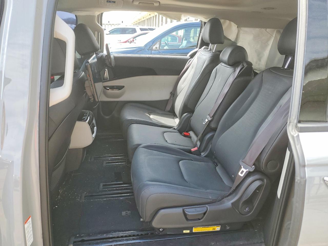 KIA CARNIVAL 2024 — 12