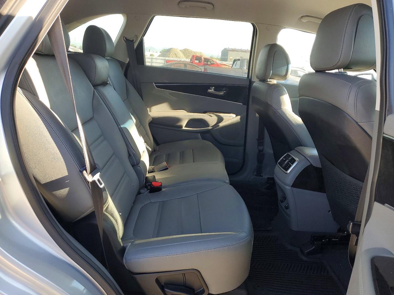 KIA SORENTO 2016 — 11