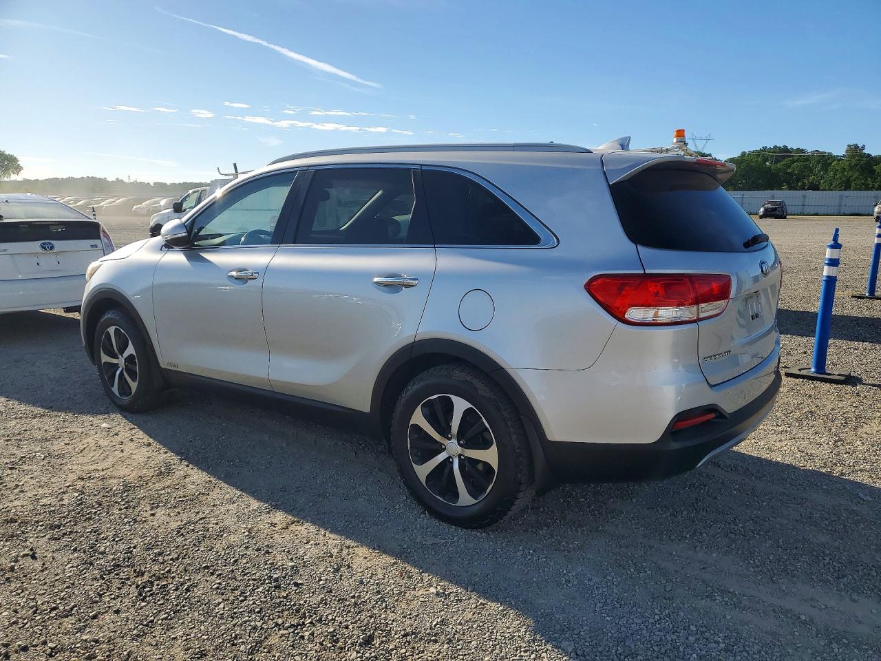KIA SORENTO 2016 — 3