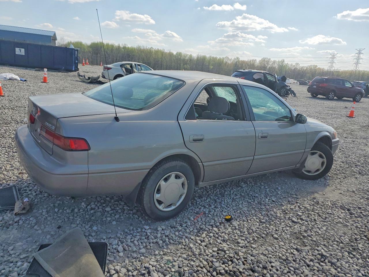 TOYOTA CAMRY 1998 — 4