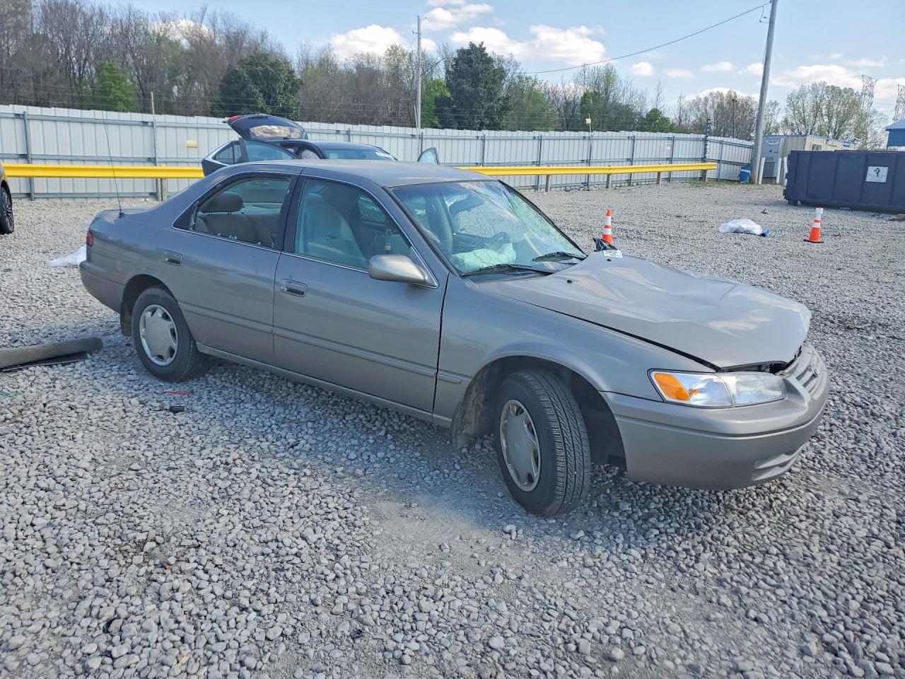 TOYOTA CAMRY 1998 — 5