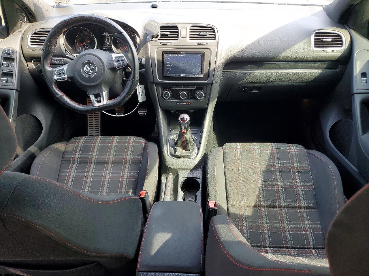 VOLKSWAGEN GTI 2011 — 9