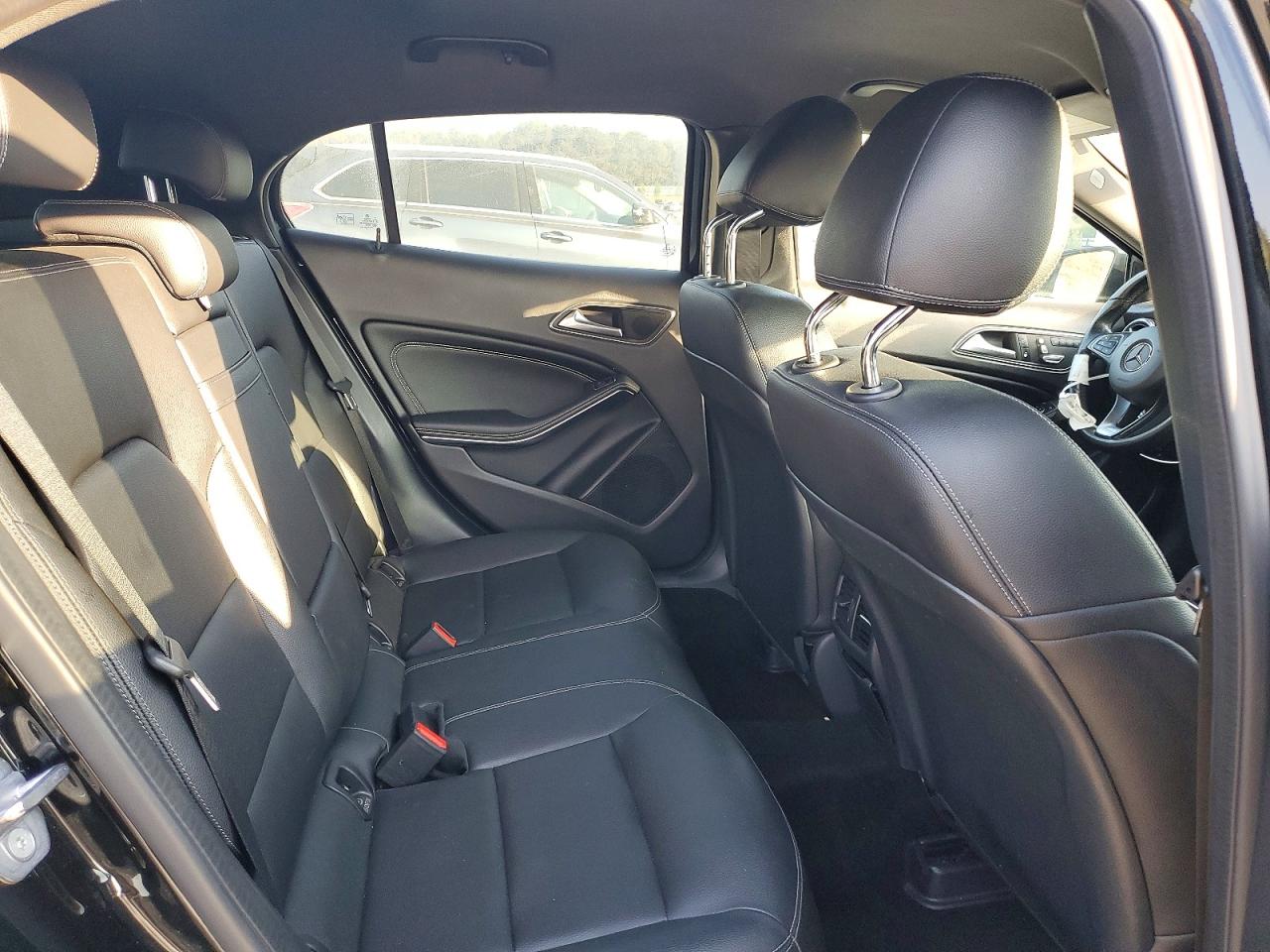 MERCEDES-BENZ GLA 2020 — 12