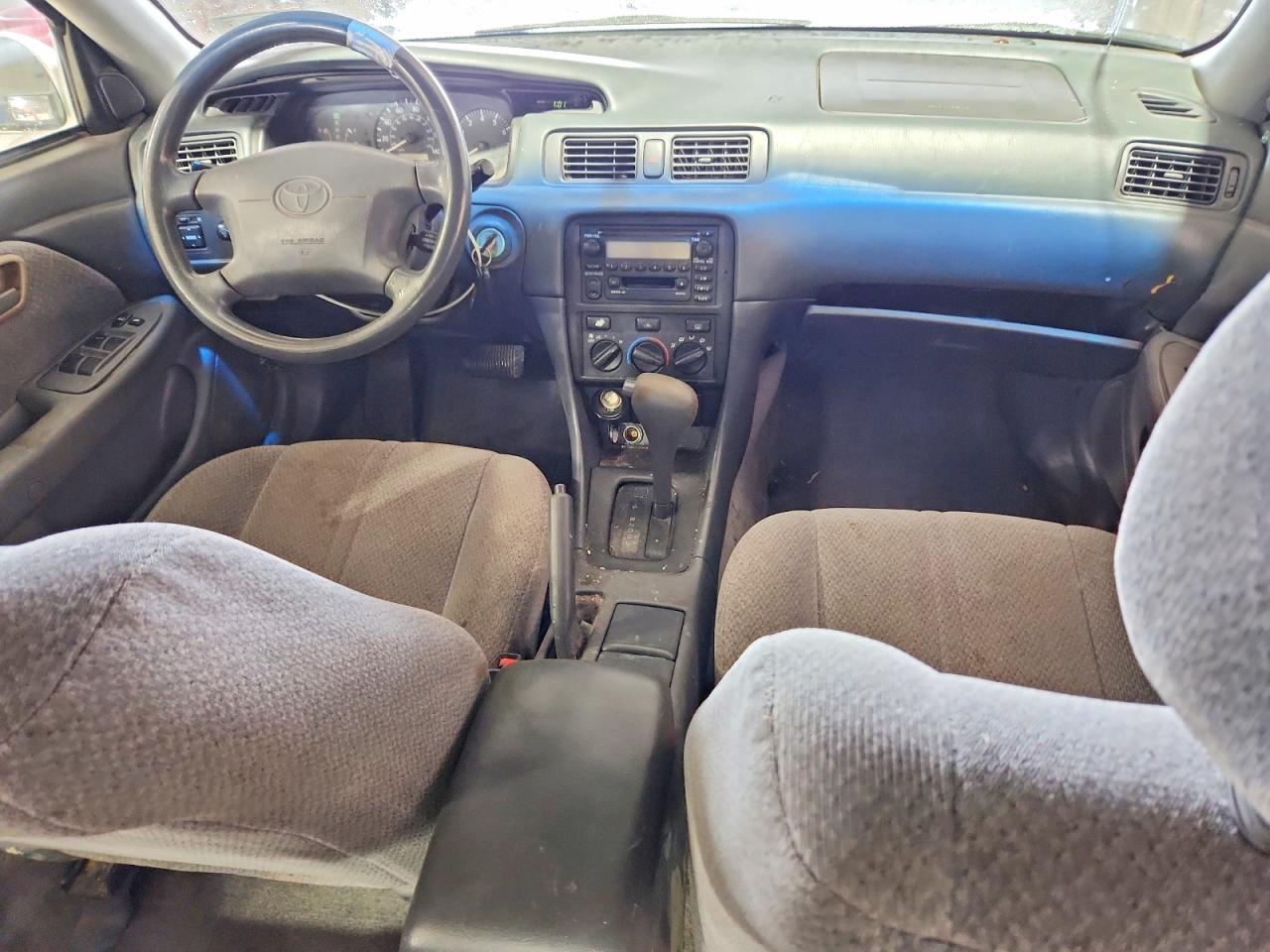 TOYOTA CAMRY 2000 — 9