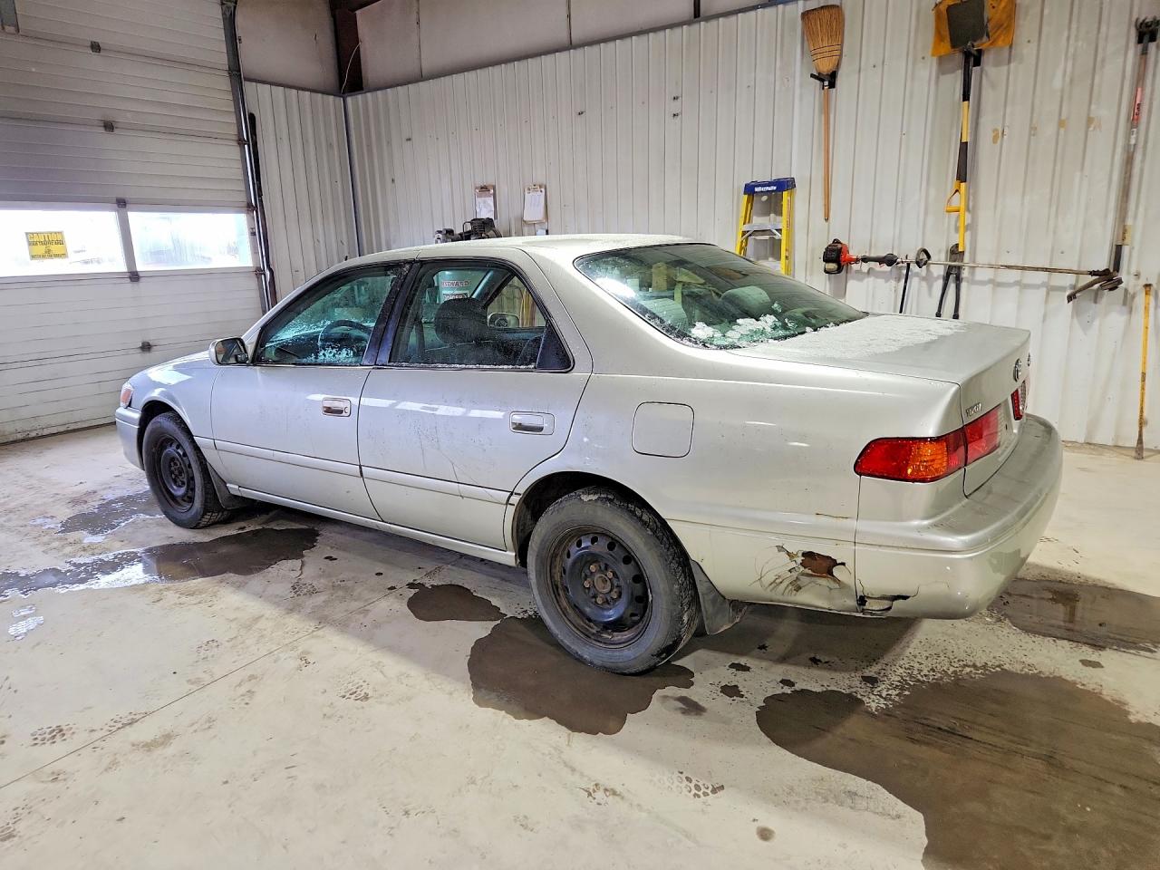 TOYOTA CAMRY 2000 — 3