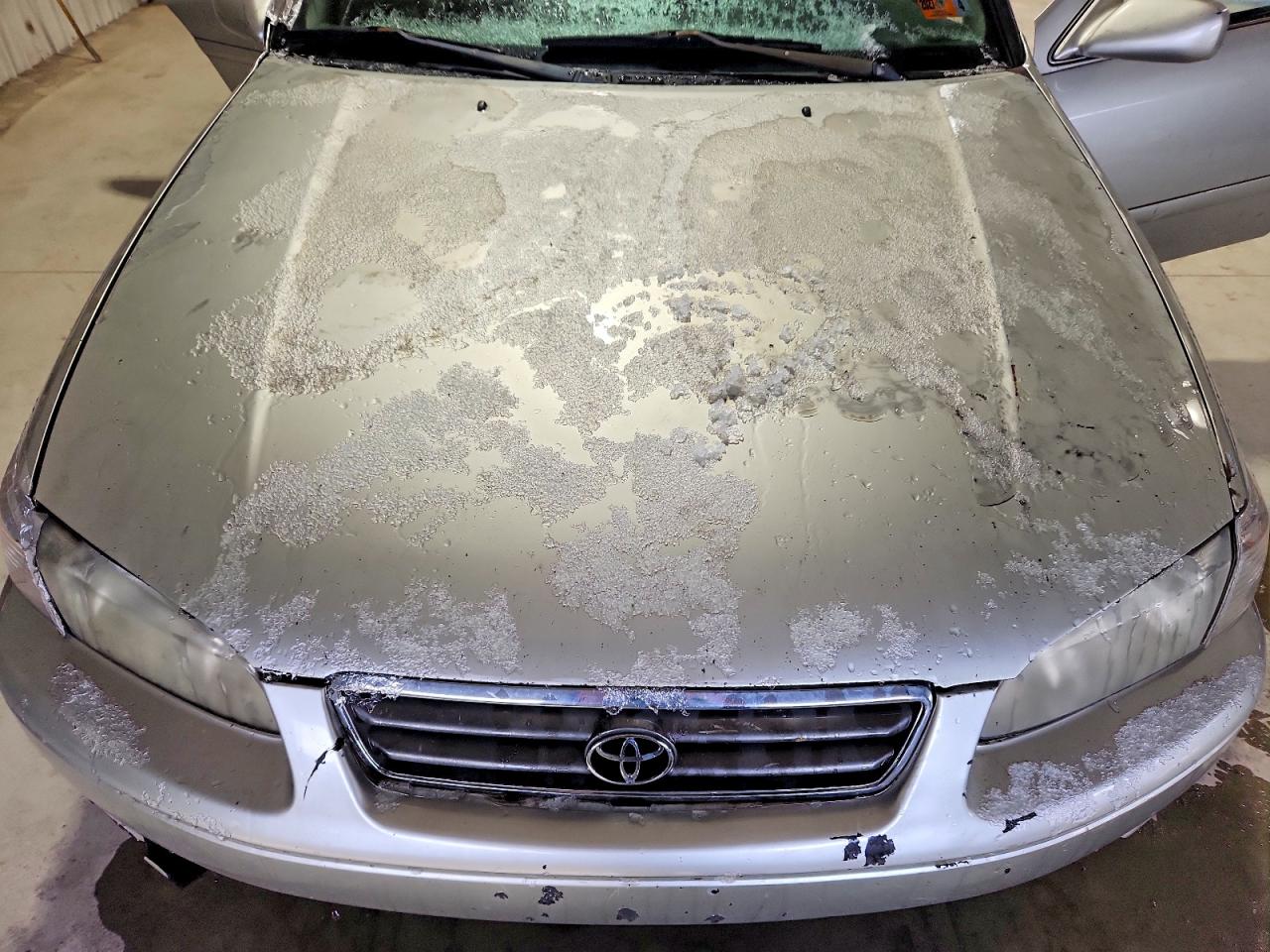 TOYOTA CAMRY 2000 — 12