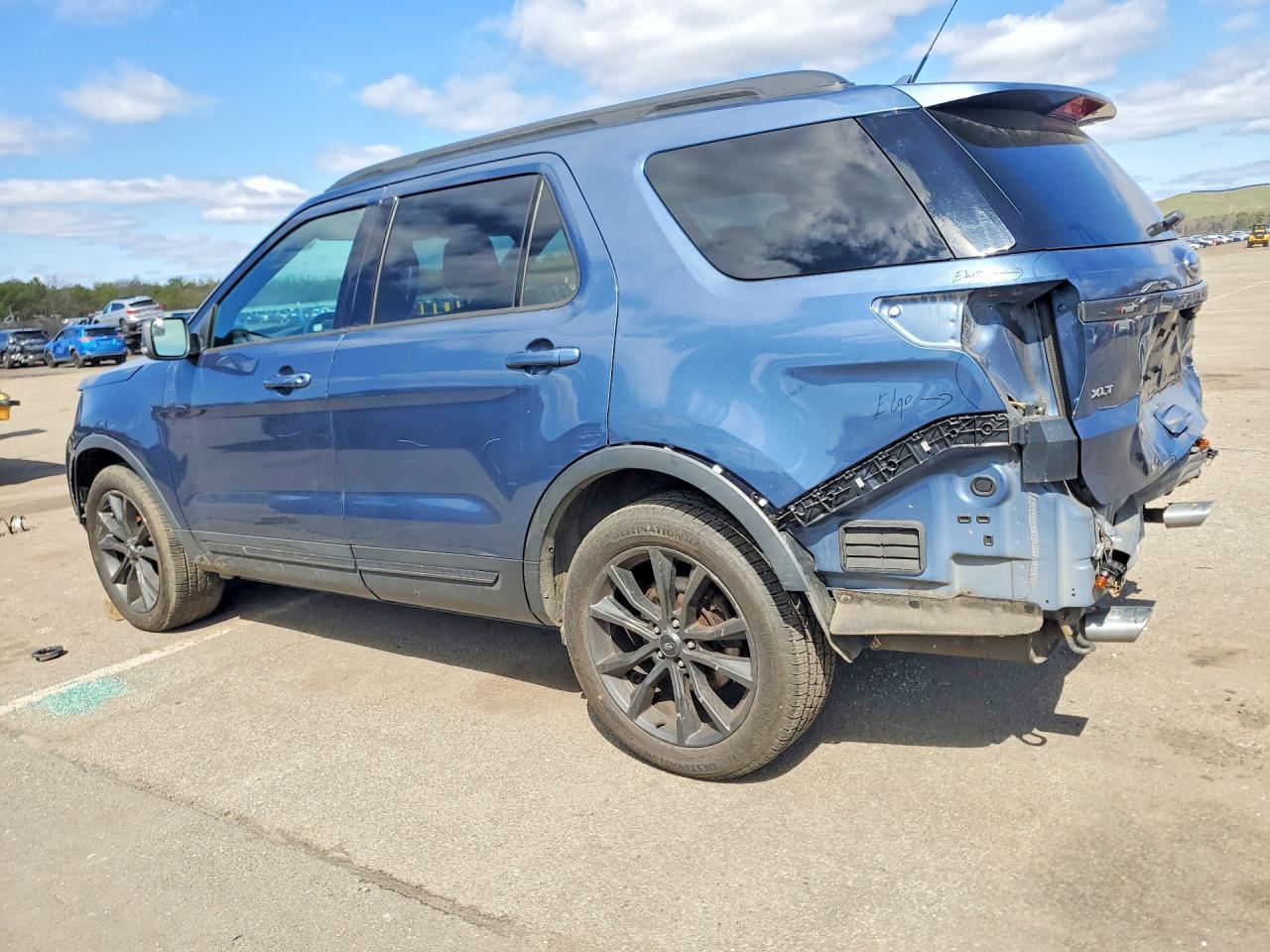 FORD EXPLORER 2018 — 3