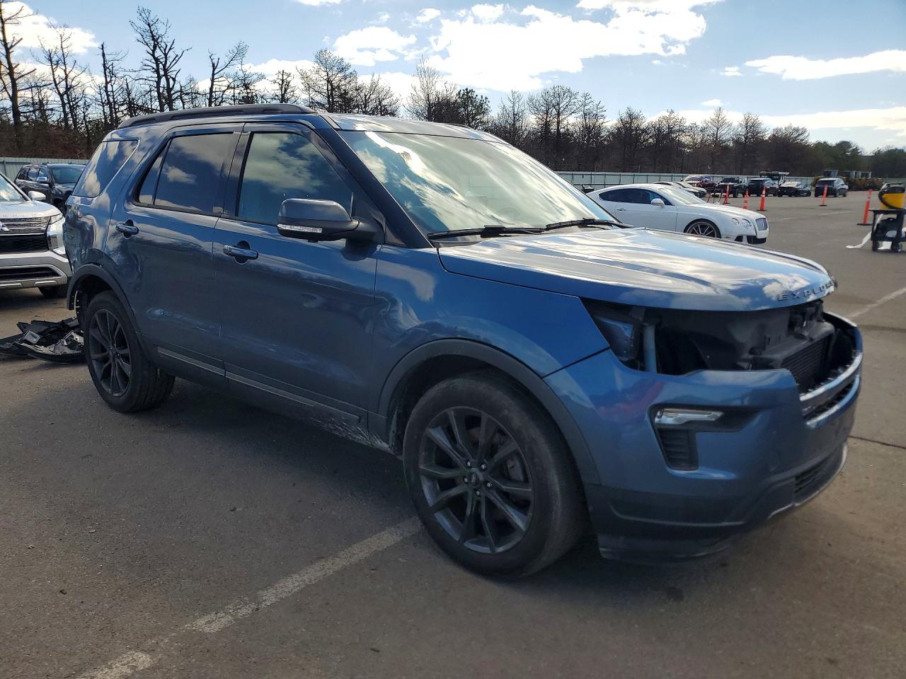 FORD EXPLORER 2018 — 5