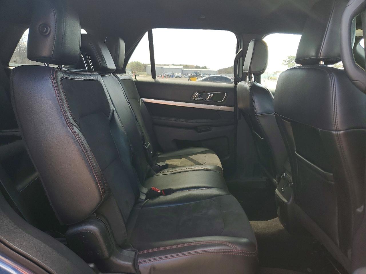 FORD EXPLORER 2018 — 12
