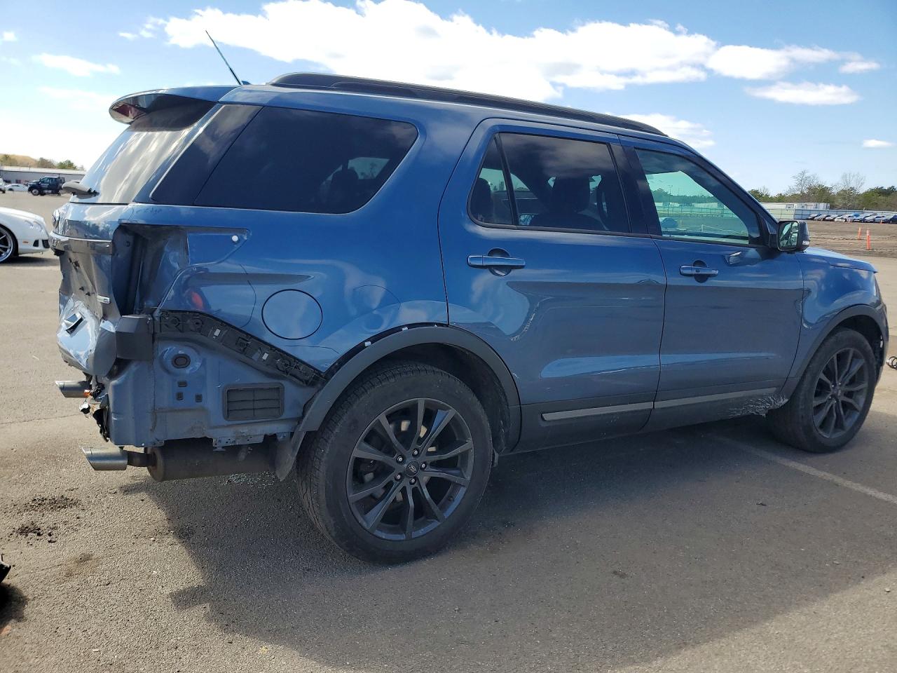 FORD EXPLORER 2018 — 4
