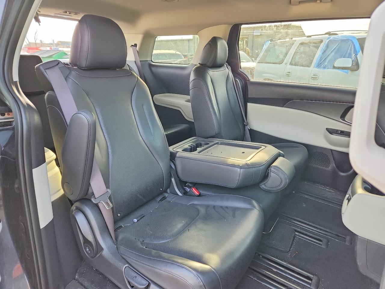 KIA CARNIVAL 2024 — 12