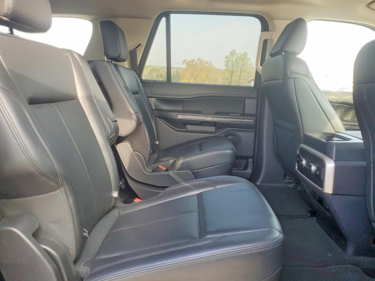 FORD EXPEDITION 2024 — 12