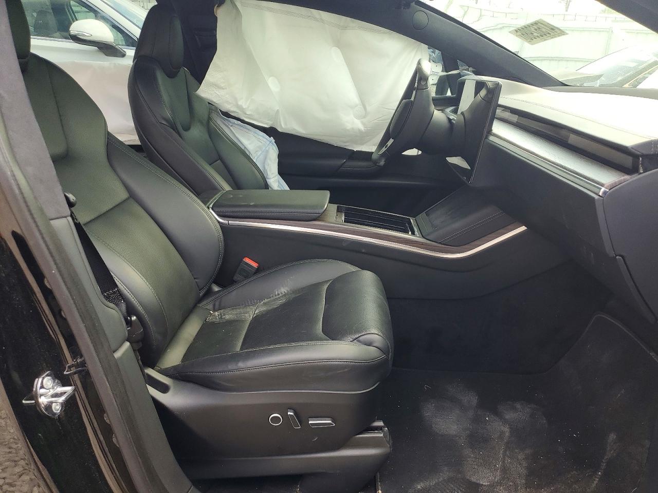 TESLA MODEL X 2022 — 8