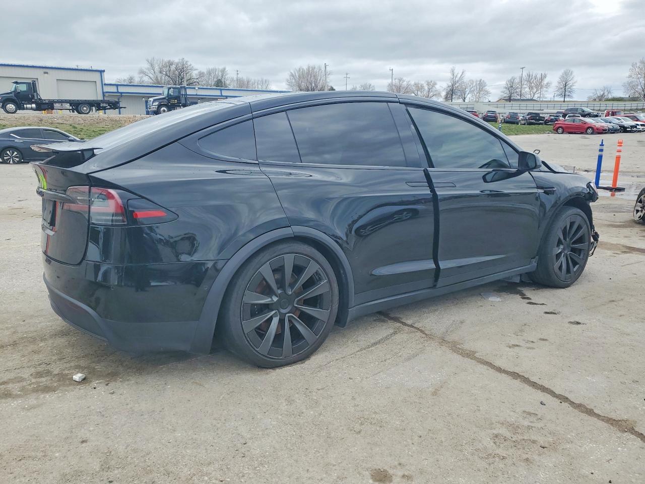 TESLA MODEL X 2022 — 4