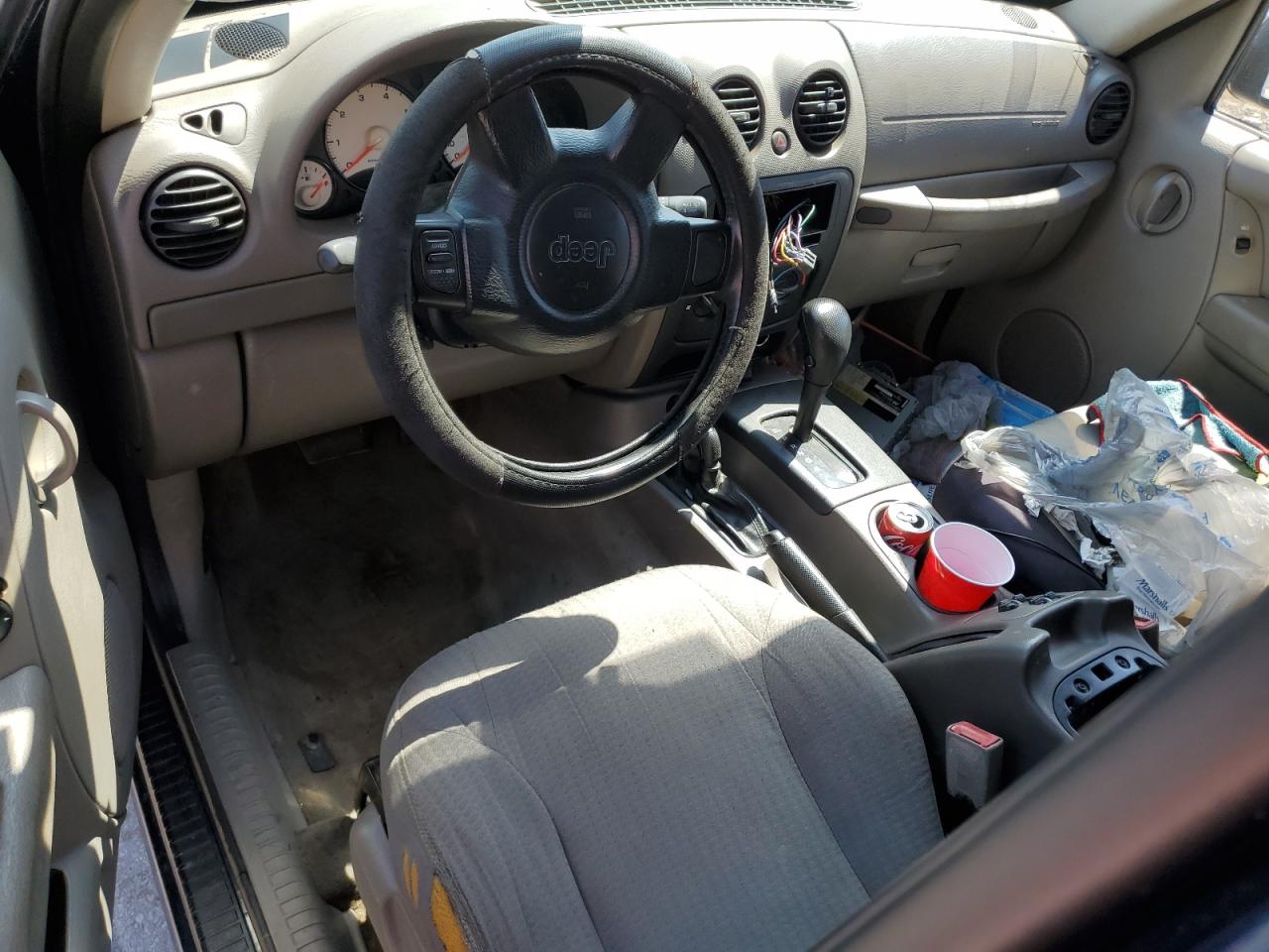 JEEP LIBERTY 2004 — 9