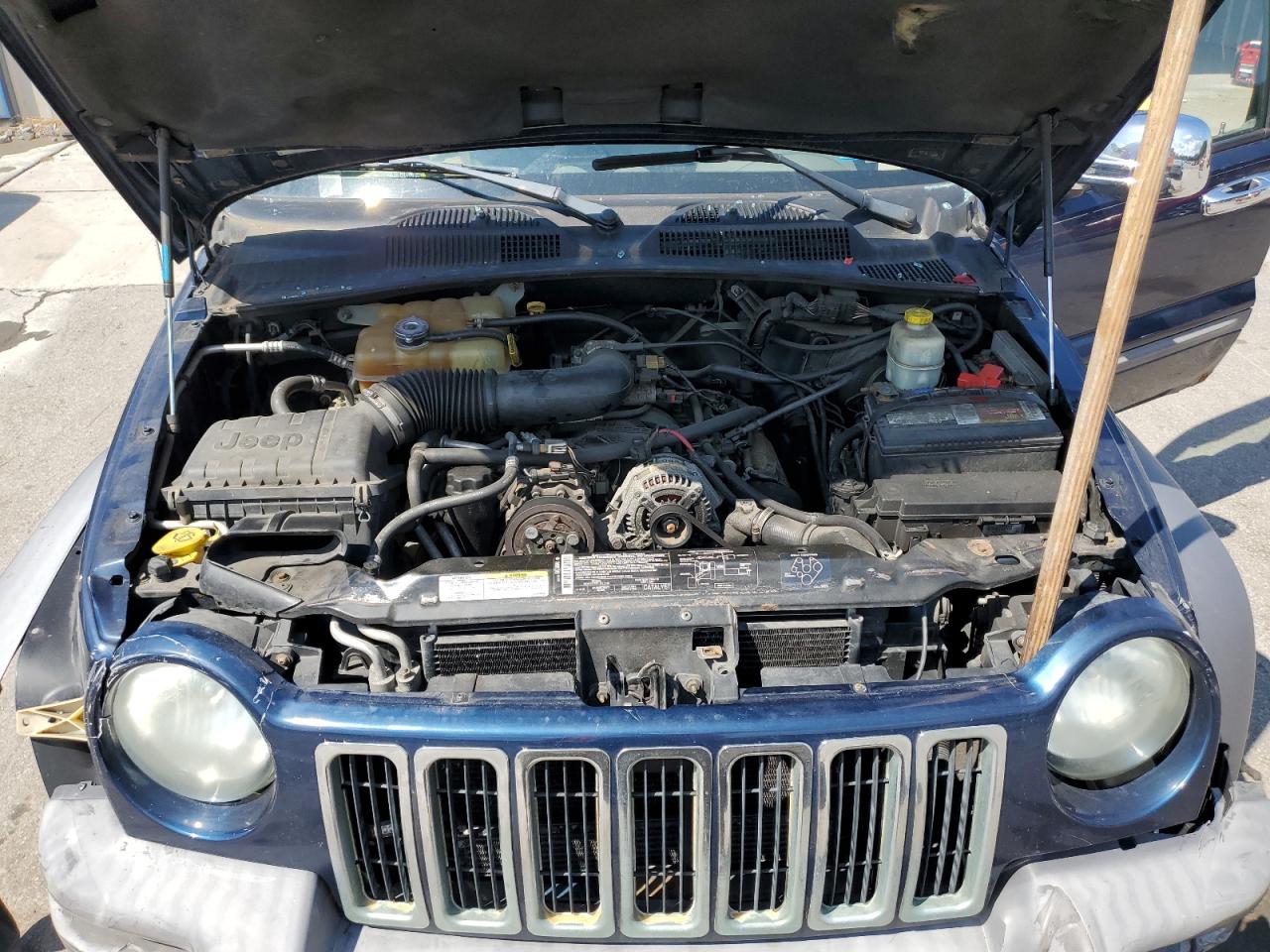 JEEP LIBERTY 2004 — 13