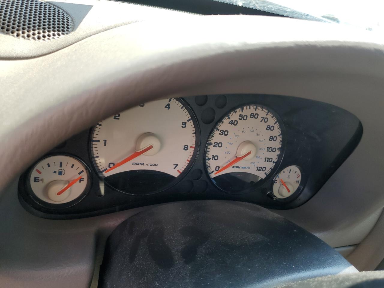JEEP LIBERTY 2004 — 10