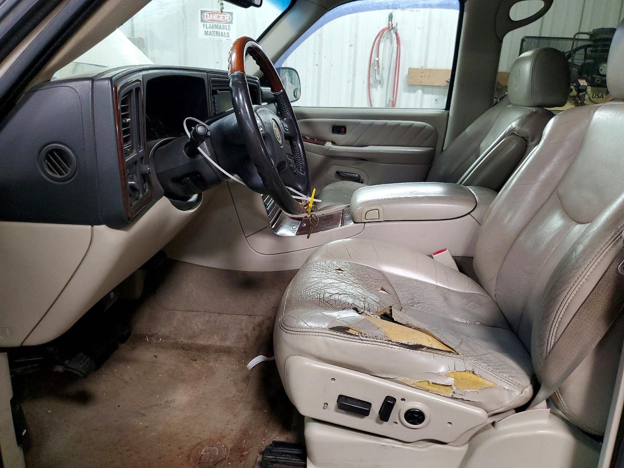 CADILLAC ESCALADE 2005 — 8