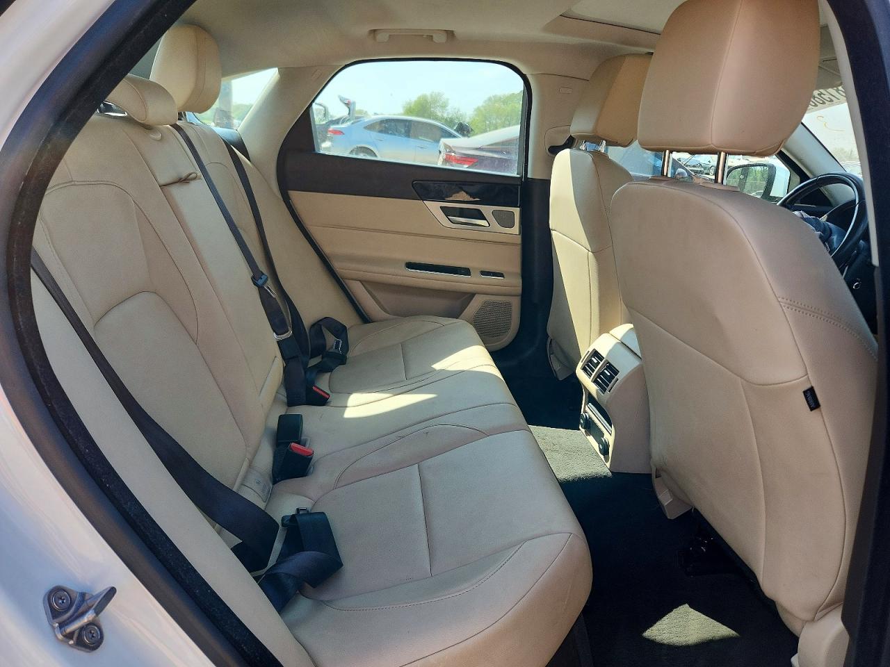 JAGUAR XF 2018 — 11