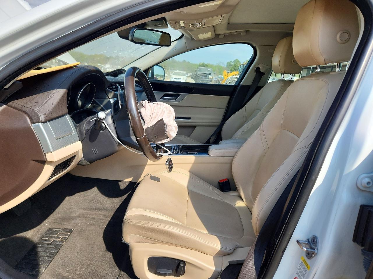 JAGUAR XF 2018 — 8