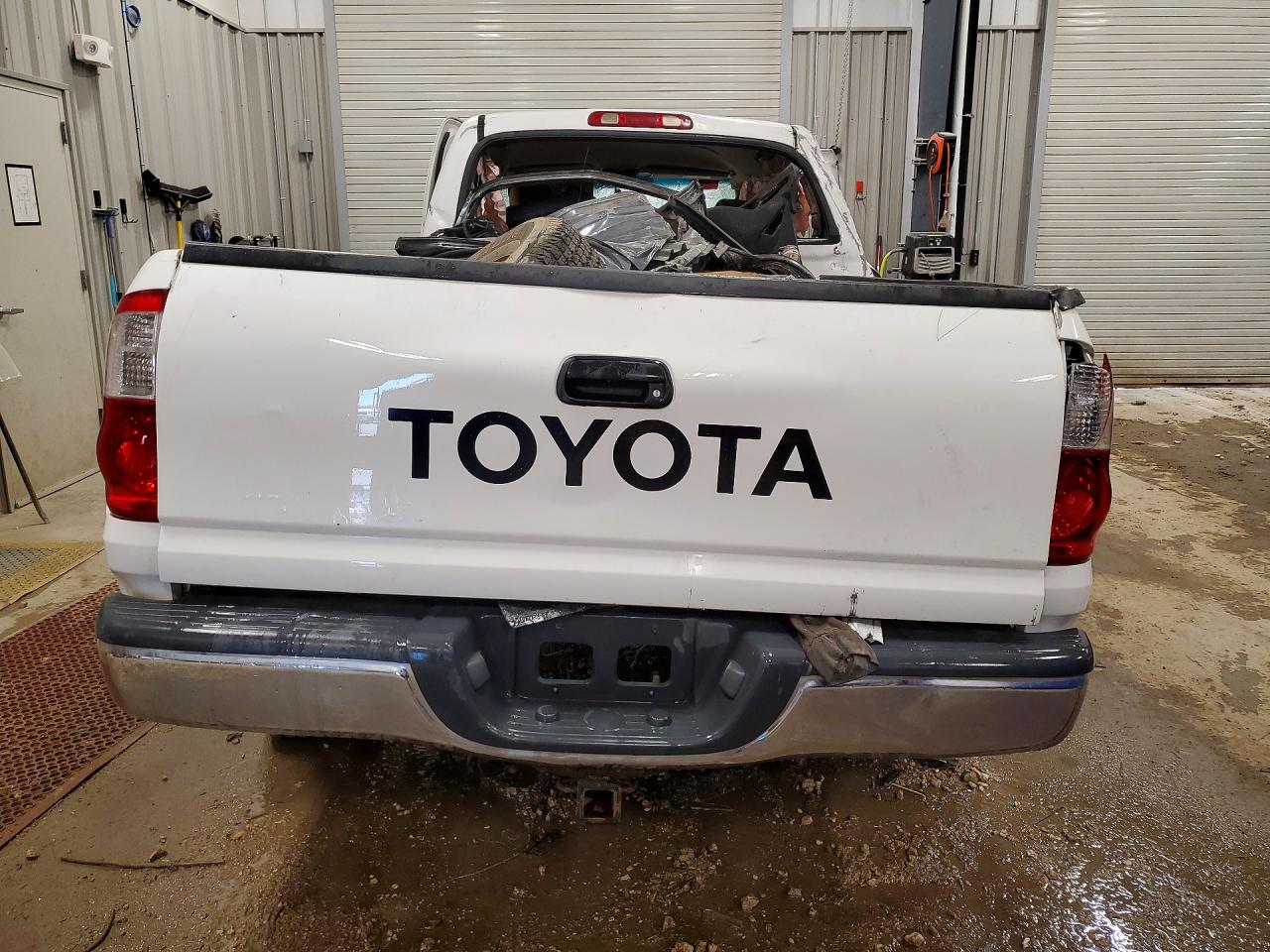 TOYOTA TUNDRA 2005 — 7