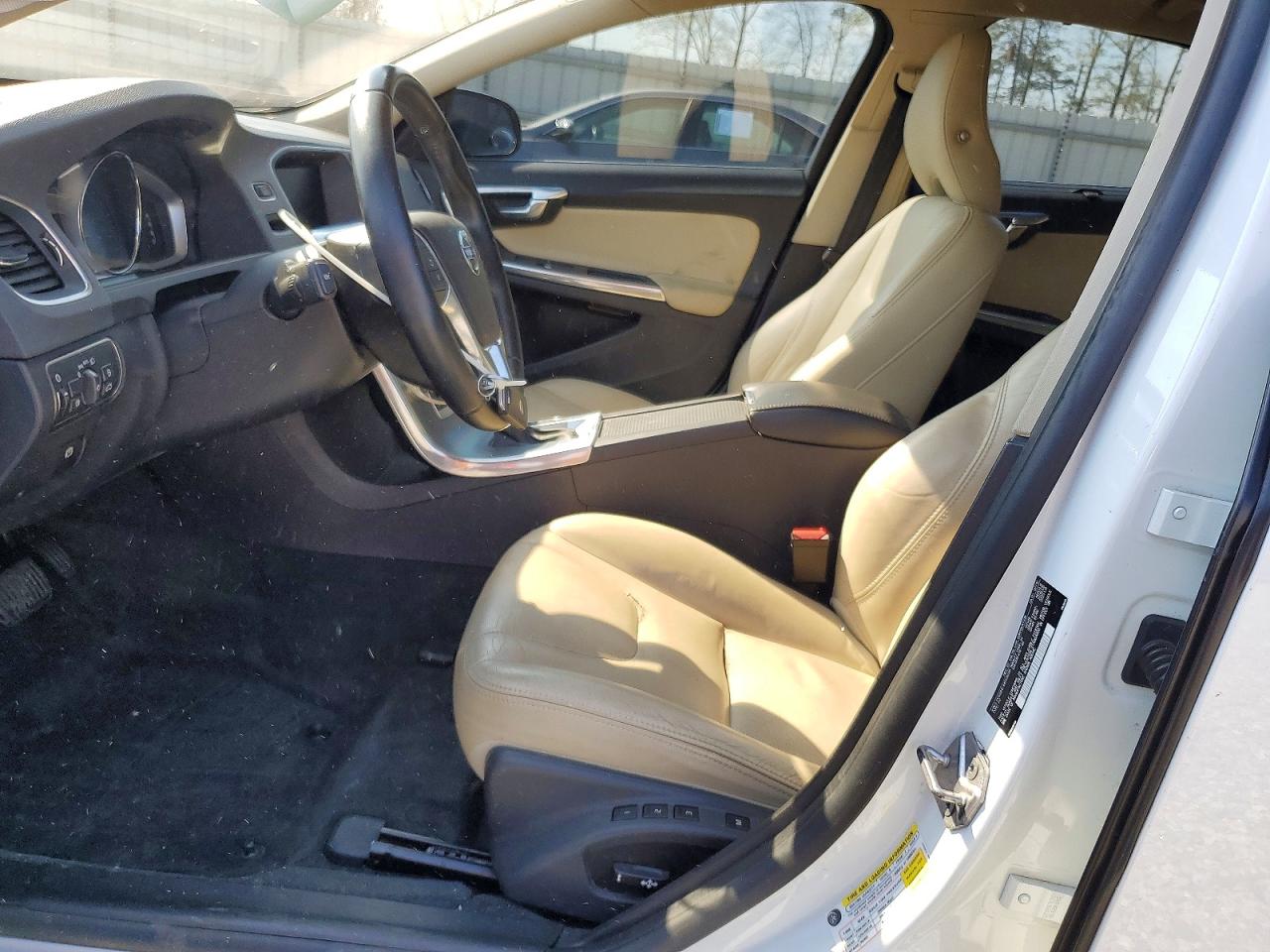 VOLVO S60 2017 — 8