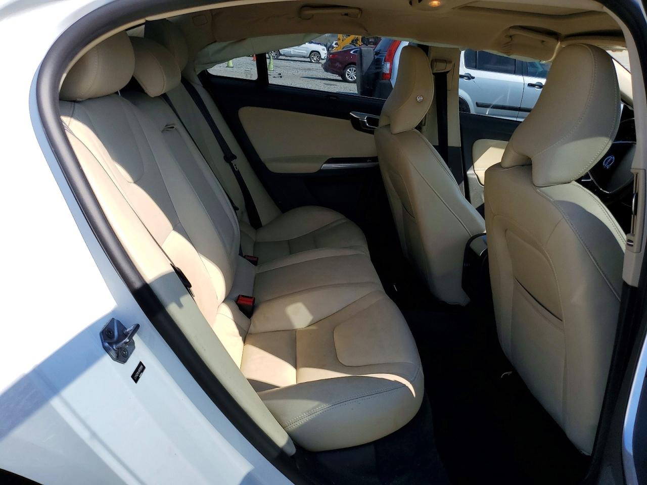 VOLVO S60 2017 — 11