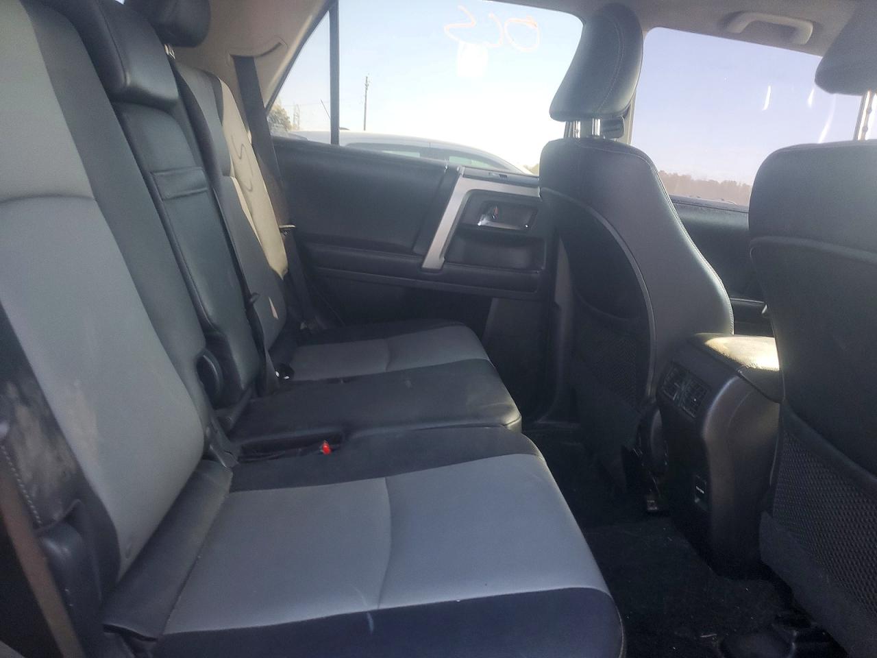 TOYOTA 4RUNNER 2015 — 12