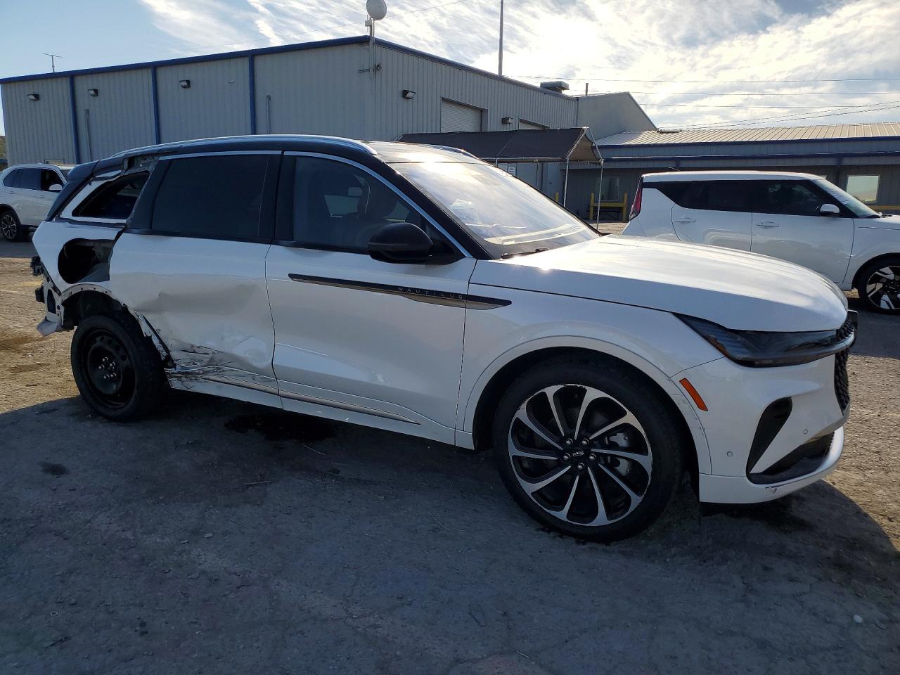 LINCOLN NAUTILUS 2024 — 5