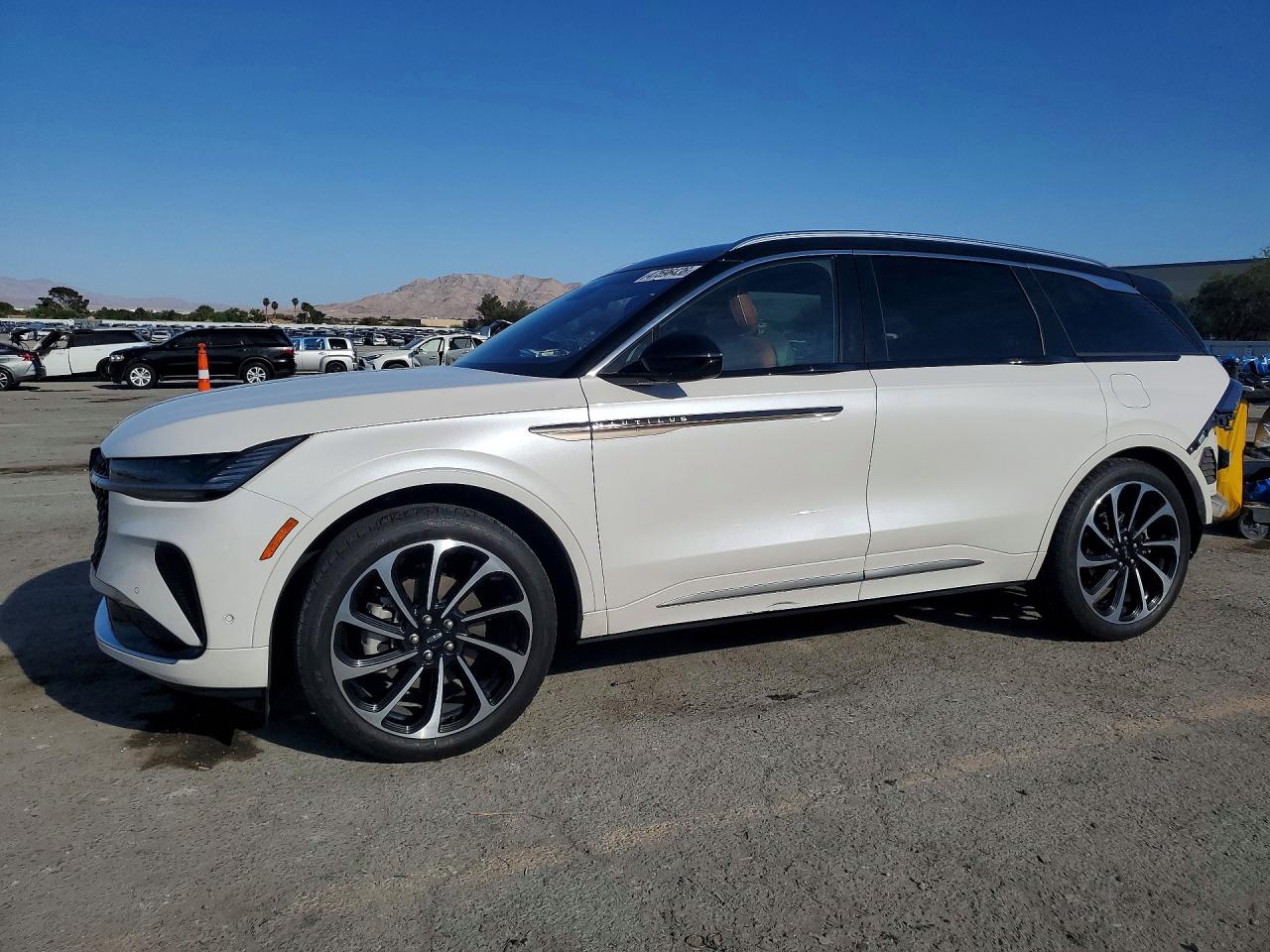 LINCOLN NAUTILUS 2024 — 2