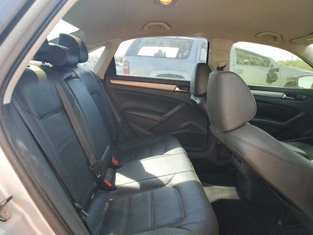 VOLKSWAGEN PASSAT 2014 — 11