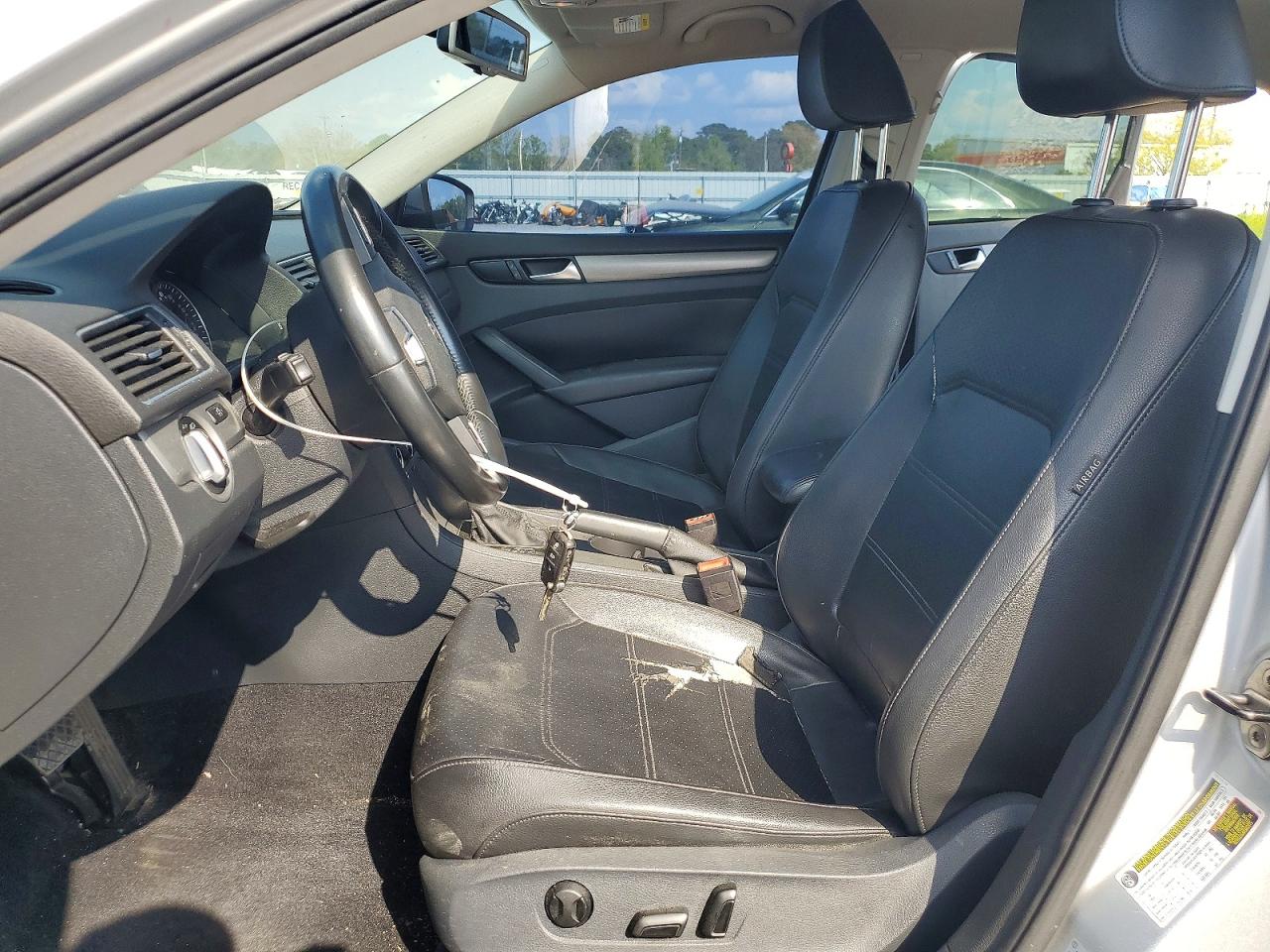 VOLKSWAGEN PASSAT 2014 — 8